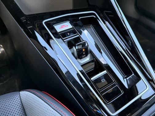 2025 Volkswagen Golf GTI 2.0T SE DSG