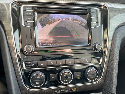 2016 Volkswagen Passat 1.8T SE