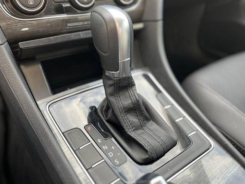 2016 Volkswagen Passat 1.8T SE