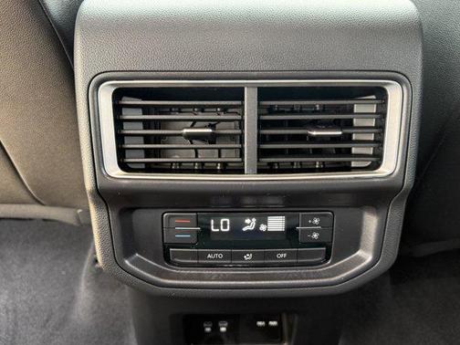 2025 Volkswagen Atlas 2.0T SE w/Technology 4MOTION