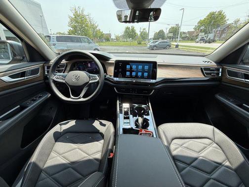 2025 Volkswagen Atlas 2.0T SE w/Technology 4MOTION