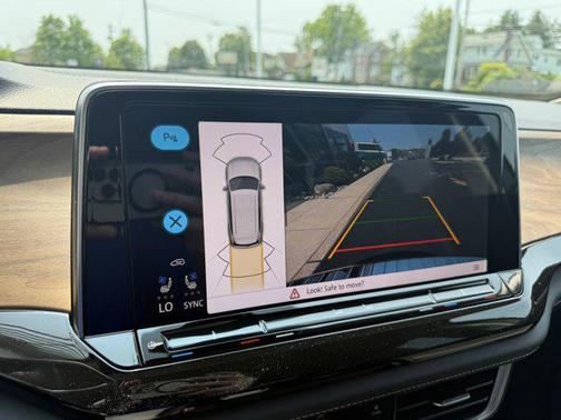 2025 Volkswagen Atlas 2.0T SE w/Technology 4MOTION