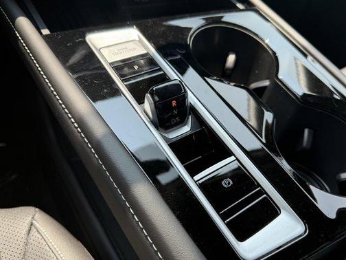 2025 Volkswagen Atlas 2.0T SE w/Technology 4MOTION