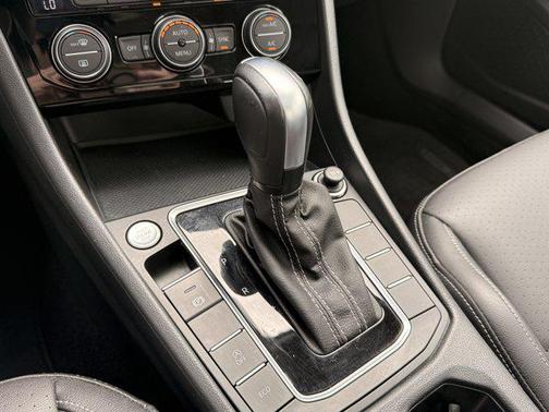 Gray 2021 Volkswagen Jetta 1.4T SE