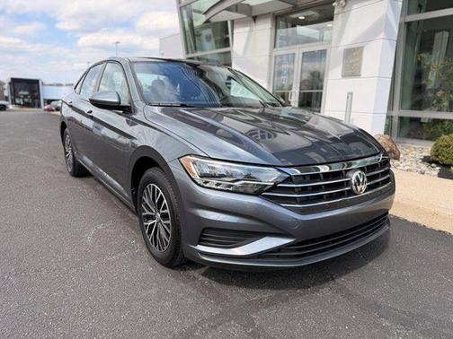 Gray 2021 Volkswagen Jetta 1.4T SE