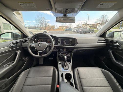 Gray 2021 Volkswagen Jetta 1.4T SE