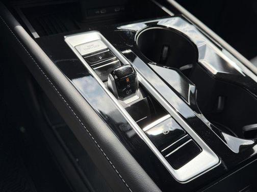 2025 Volkswagen Atlas 2.0T SE w/Technology 4MOTION