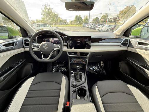 2025 Volkswagen Taos 1.5T SEL