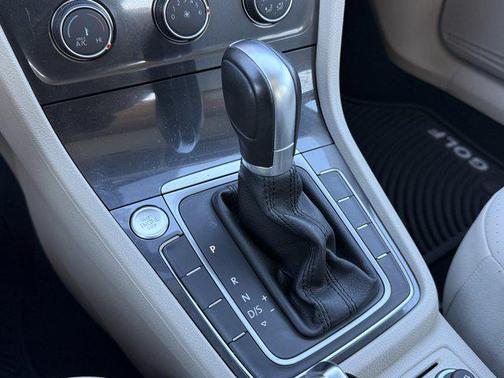 2018 Volkswagen Golf TSI SE