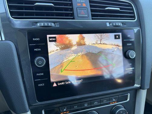 2018 Volkswagen Golf TSI SE