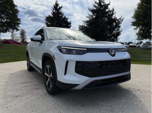 Pure White 2026 Volkswagen Tiguan 2.0T SE 4MOTION