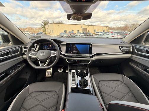 2024 Volkswagen Atlas 2.0T SE w/Technology 4MOTION