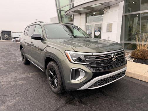Avocado Green Pearl 2026 Volkswagen Atlas Peak Edition