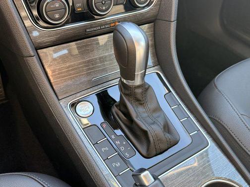 2018 Volkswagen Passat 2.0T SEL Premium
