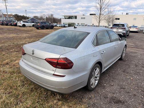 2018 Volkswagen Passat 2.0T SEL Premium