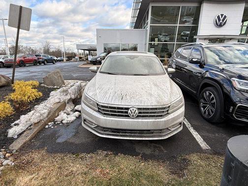 2018 Volkswagen Passat 2.0T SEL Premium