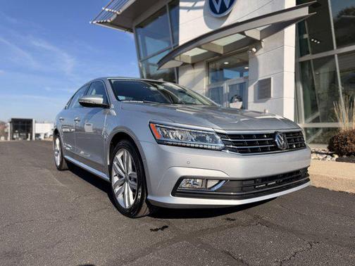 2018 Volkswagen Passat 2.0T SEL Premium