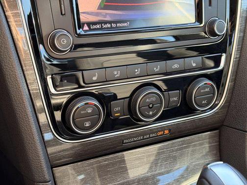 2018 Volkswagen Passat 2.0T SEL Premium