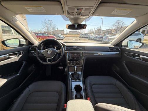 2018 Volkswagen Passat 2.0T SEL Premium