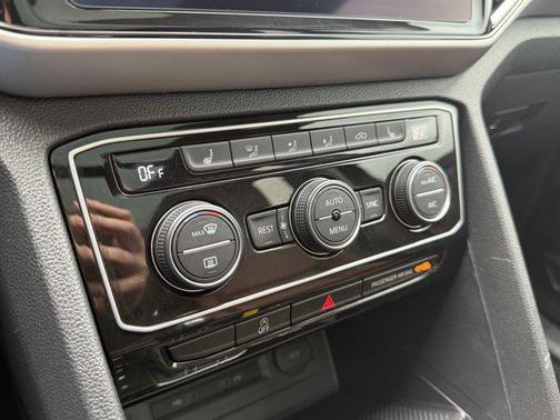 2022 Volkswagen Atlas 3.6L SE w/Technology
