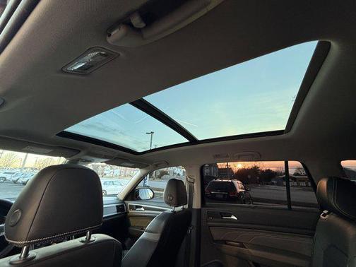 2023 Volkswagen Atlas 3.6L SEL Premium