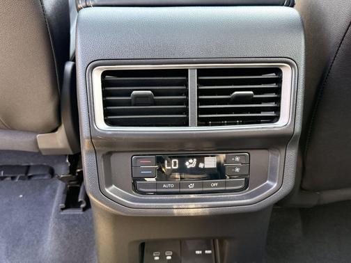 Opal White Pearl 2026 Volkswagen Atlas 2.0T SE w/Technology 4MOTION