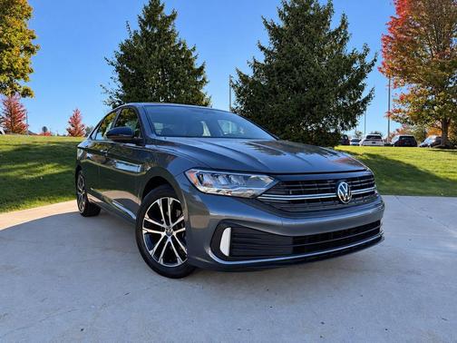 Gray 2023 Volkswagen Jetta 1.5T Sport