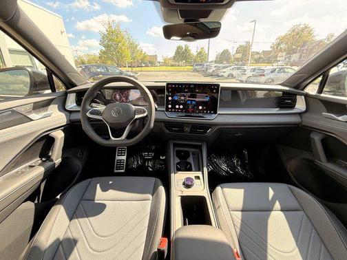 Sandstone W/Deep Black Roof 2026 Volkswagen Tiguan 2.0T SE R-Line Black