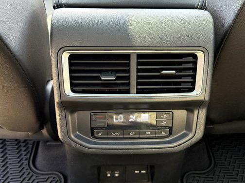 2024 Volkswagen Atlas 2.0T SEL Premium R-Line 4MOTION
