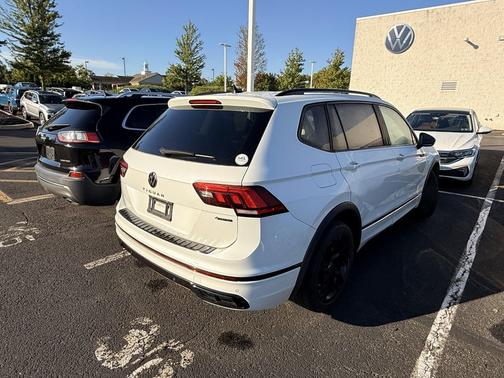 White 2024 Volkswagen Tiguan 2.0T SE R-Line Black 4MOTION