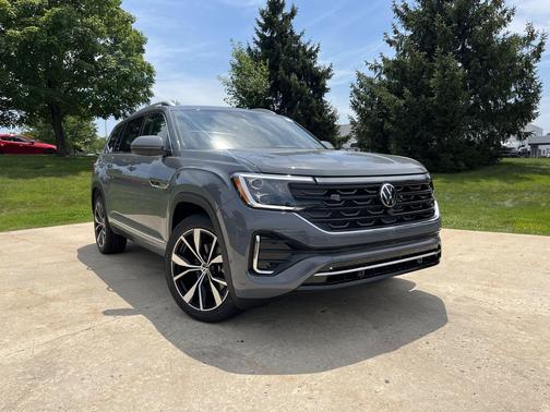 Pure Gray 2026 Volkswagen Atlas 2.0T SEL Premium R-Line 4MOTION