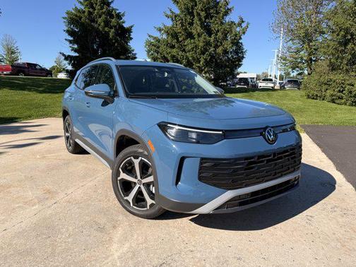 monterey blue pearl 2026 Volkswagen Tiguan 2.0T SE
