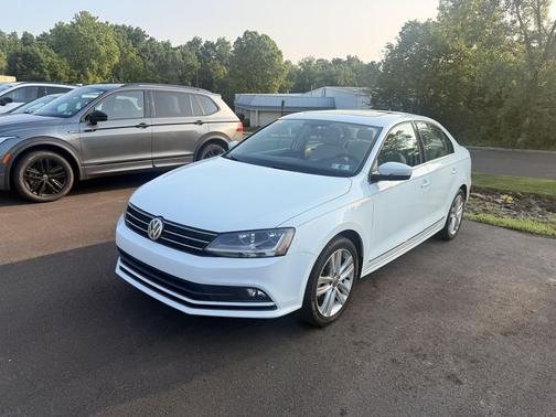 White 2017 Volkswagen Jetta 1.8T SEL