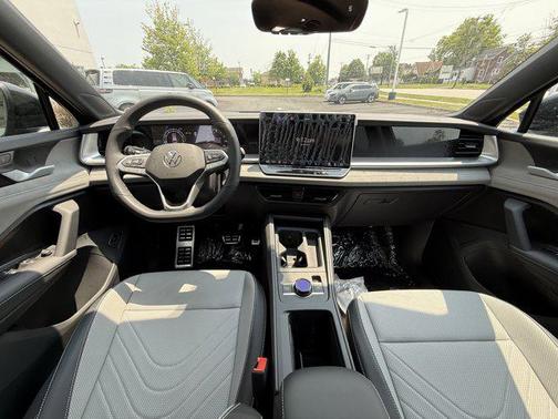 2025 Volkswagen Tiguan 2.0T SE R-Line Black 4MOTION