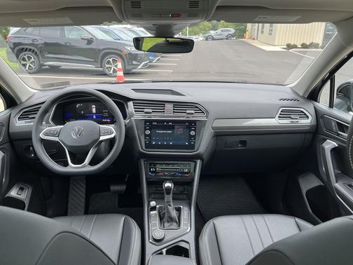 2024 Volkswagen Tiguan 2.0T SE 4MOTION