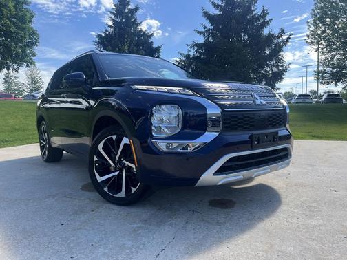 Cosmic Blue Metallic 2025 Mitsubishi Outlander PHEV SEL