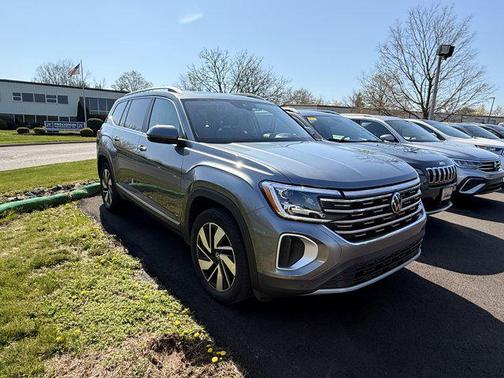 Platinum Gray Metallic 2024 Volkswagen Atlas 2.0T SEL