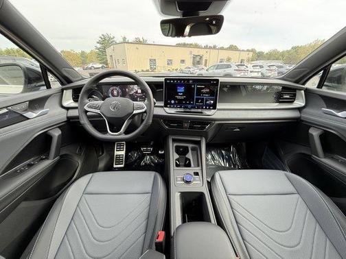 2025 Volkswagen Tiguan 2.0T SE R-Line Black 4MOTION