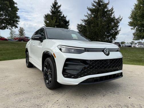 2025 Volkswagen Tiguan 2.0T SE R-Line Black 4MOTION