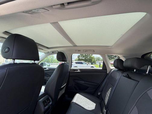 2025 Volkswagen Taos 1.5T SE Black