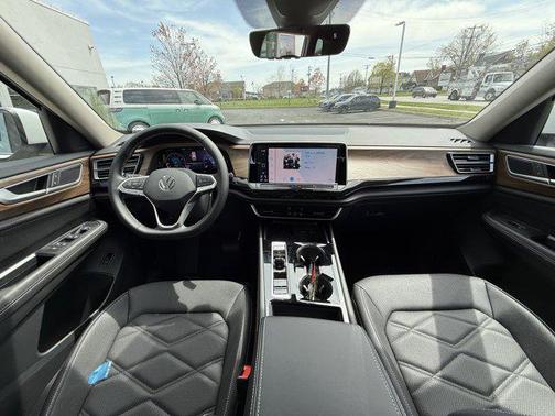 2025 Volkswagen Atlas 2.0T SE w/Technology 4MOTION