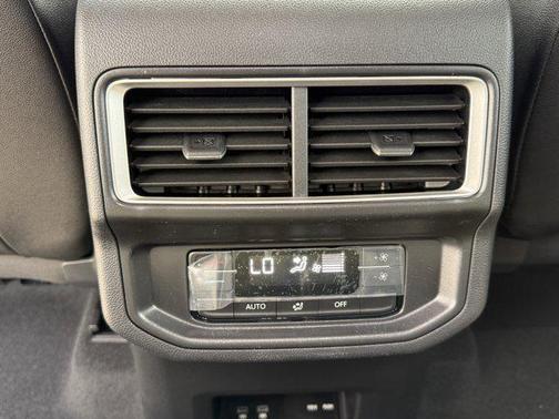 2025 Volkswagen Atlas 2.0T SE w/Technology 4MOTION