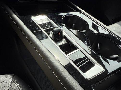 2025 Volkswagen Atlas 2.0T SE w/Technology 4MOTION