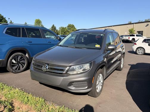 Gray 2015 Volkswagen Tiguan 4MOTION Auto S