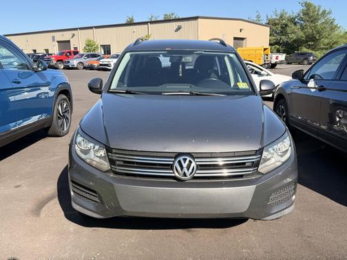 Gray 2015 Volkswagen Tiguan 4MOTION Auto S