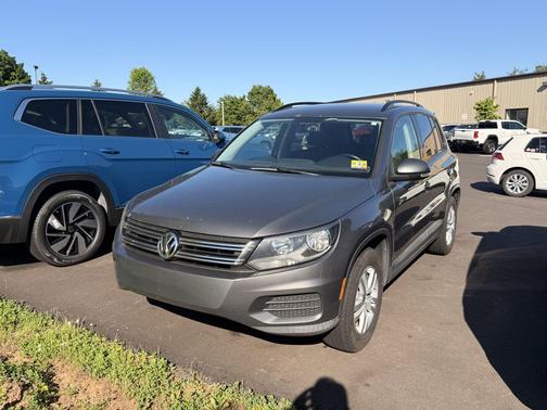 Gray 2015 Volkswagen Tiguan 4MOTION Auto S