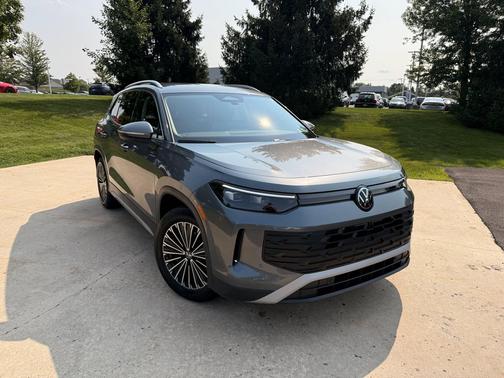 Platinum Gray Metallic 2026 Volkswagen Tiguan 2.0T S