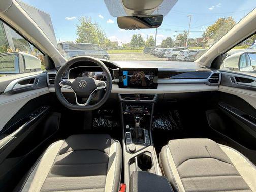 2025 Volkswagen Taos 1.5T SEL