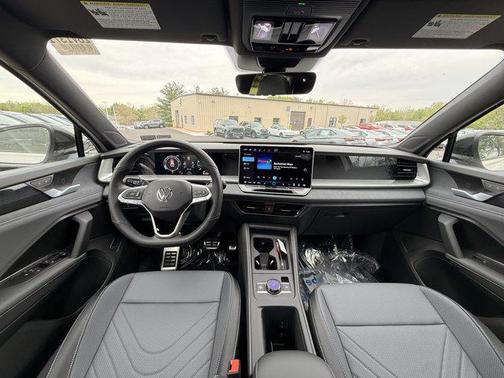 opal white pearl 2026 Volkswagen Tiguan 2.0T SE R-Line Black 4MOTION