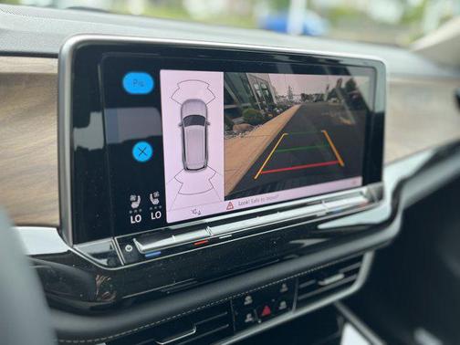 2025 Volkswagen Atlas 2.0T SE w/Technology 4MOTION